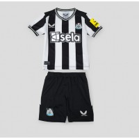 Newcastle United Replika babykläder Hemmaställ Barn 2023-24 Kortärmad (+ korta byxor)